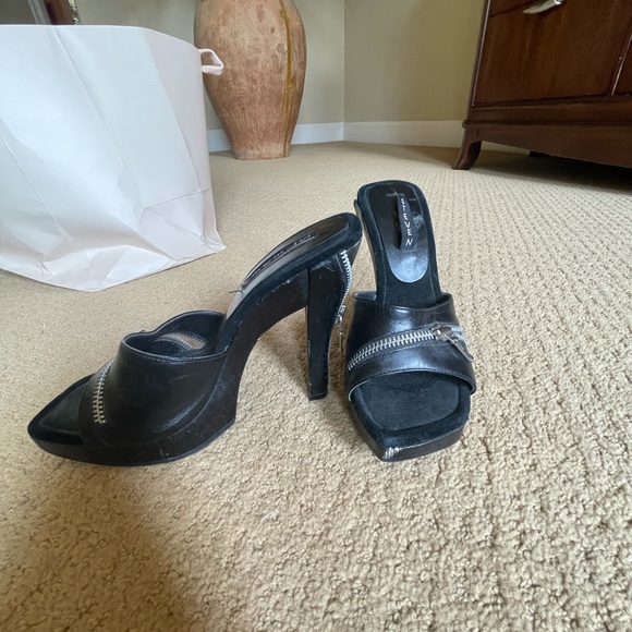 Steven Heels with Zippers - Picture 1 of 4